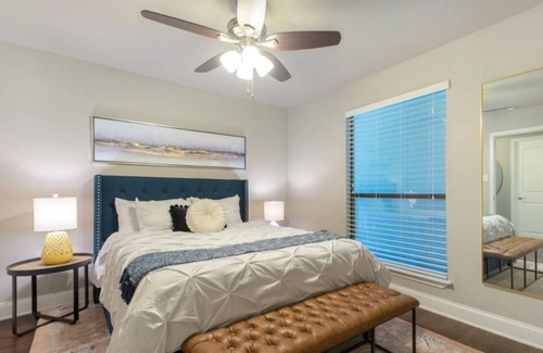 Austin Apartment | Poolside Paradise at Flirty Flamingos with No Service Fees