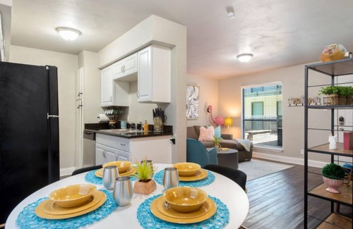Austin Apartment | Poolside Paradise at Flirty Flamingos with No Service Fees