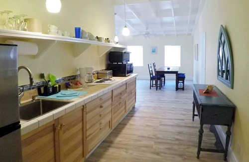 Cockburn Town Apartment | Flirty Flamingos: Oceanfront Bliss with Pool & Breakfast