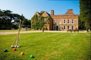 Flitwick Hotel | Elegant Flitwick Manor Hotel with Pet-Friendly Amenities
