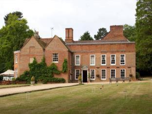 Flitwick Hotel | Elegant Flitwick Manor Hotel with Pet-Friendly Amenities