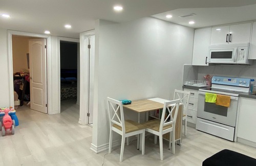 Churchill Meadows Bed & Breakfast | Floaters Specs