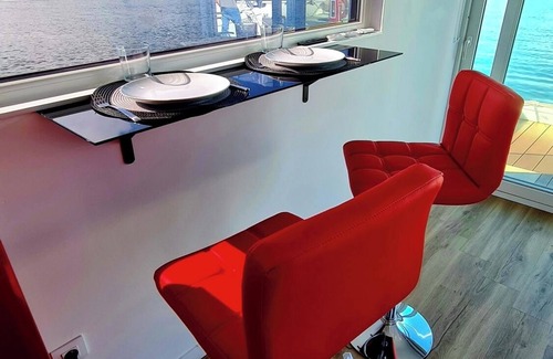 Casco Vello Boat Rental | Floating apartment in the nautical Vigo ferry dock Cies Islands and Cangas