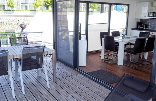 Boltenhagen House | Experience Floating 44: Unique Houseboat in Boltenhagen