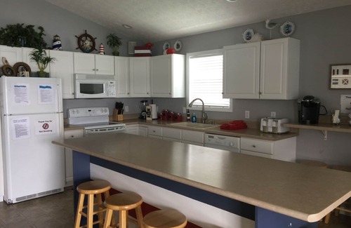 La Follette House | Premier Floating Holiday at Norris Lake with Pool & Views