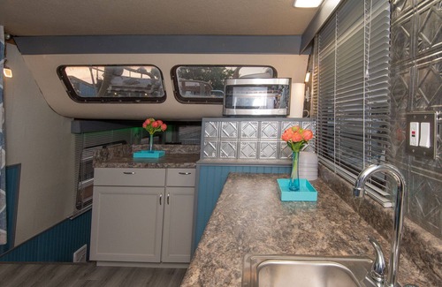Patchogue Boat Rental | Unforgettable Floating Holiday: Embrace the Boat Life