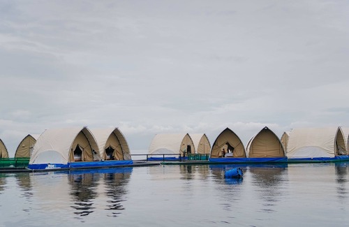 Kaputian Boat Rental | Floating Home in Reef Resort Unit 13