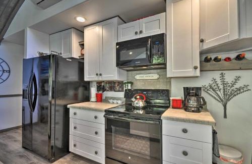 Vancouver House | 10/10 Rated Floating Home on Columbia River with Kayaks