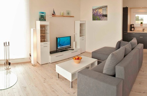 Kroeslin House | Cozy Floating House 4 Oie with Oceanfront Views and Fireplace