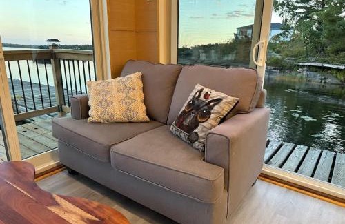 Carling House | Floating House - Houseboat in Georgian Bay Rockwood