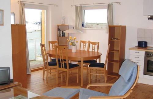 Ostvorpommern House | Comfortable Floating Houses in Krösliner Yachthafen