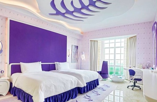 Nansha Hotel | Discover Floloving Hotel: Family-Friendly with Pool Access