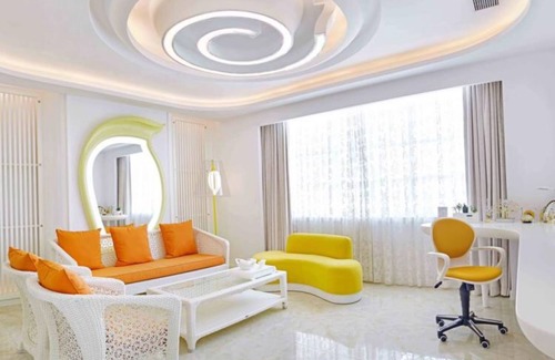 Nansha Hotel | Discover Floloving Hotel: Family-Friendly with Pool Access