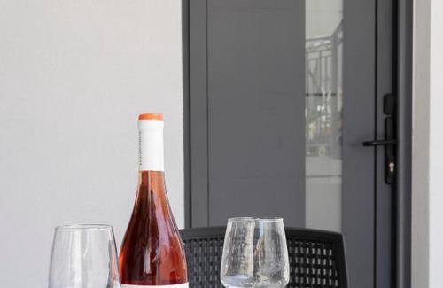 Nea Koutali Apartment | Unforgettable Stay at Flonikos Apartments: Rated 10/10