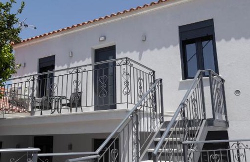 Nea Koutali Apartment | Unforgettable Stay at Flonikos Apartments: Rated 10/10