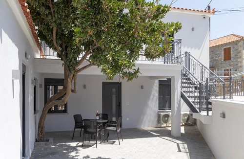 Nea Koutali Apartment | Unforgettable Stay at Flonikos Apartments: Rated 10/10