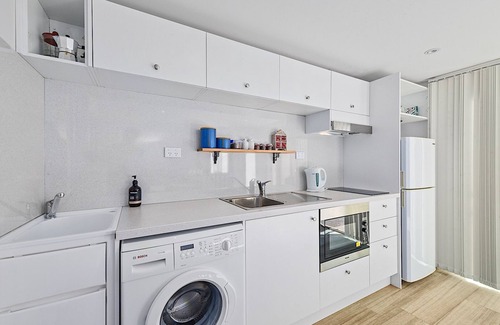 Low Head Cottage | Oceanfront Flood Tide Cottage Two with Pool & Family-Friendly Amenities