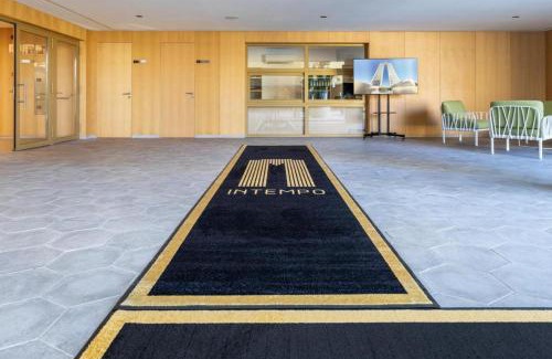 Cala Apartment | Experience Luxury at Floor 32! INTEMPO with Ocean Views