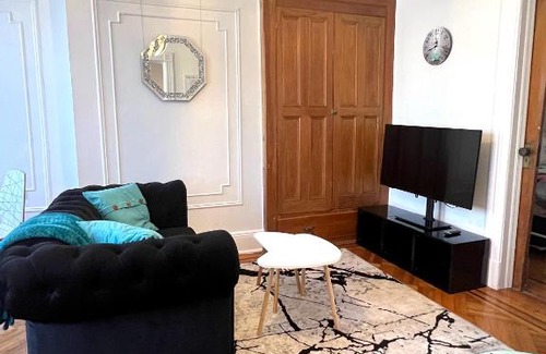Bedford-Stuyvesant Apartment | Historic Brownstone Floor-Thru Apartment with Great Amenities