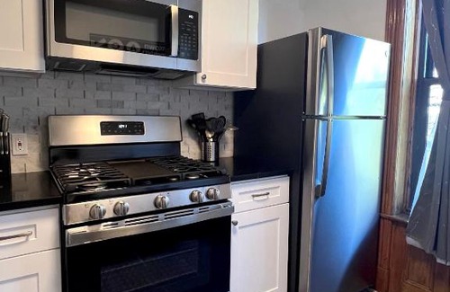 Bedford-Stuyvesant Apartment | Historic Brownstone Floor-Thru Apartment with Great Amenities