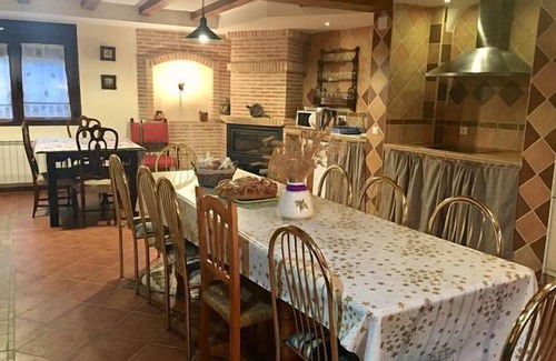 Brihuega Cottage | Ideal Flor de Lavanda Apartments for Group Getaways