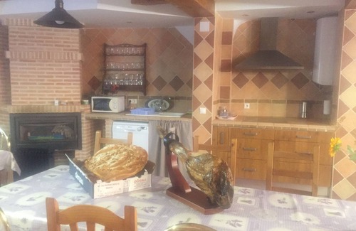 Brihuega Cottage | Ideal Flor de Lavanda Apartments for Group Getaways