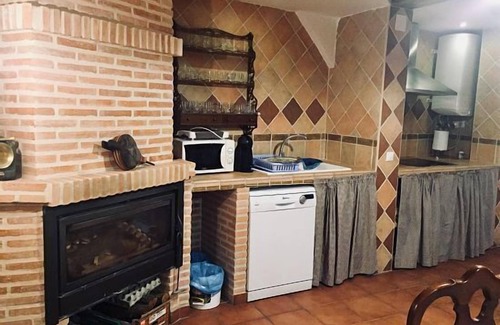 Brihuega Cottage | Ideal Flor de Lavanda Apartments for Group Getaways