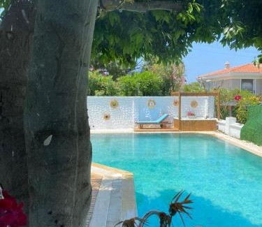 Boyalık Mahallesi Hotel | Explore Flora Boheme Butik Otel with Oceanfront Views