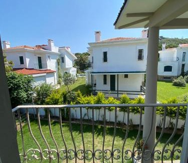 Boyalık Mahallesi Hotel | Explore Flora Boheme Butik Otel with Oceanfront Views