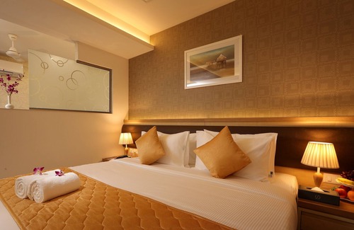 Aluva Hotel | Top-Rated Flora Charishma Residency in Aluva with Dining