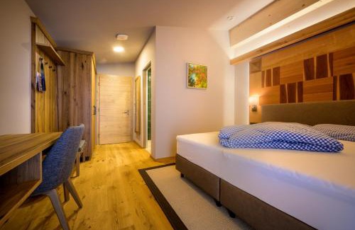 Ellmau Bed & Breakfast | Discover Flora - Your Ideal Oceanfront Garden Retreat