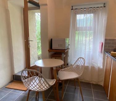 Robiac-Rochessadoule House | Flora