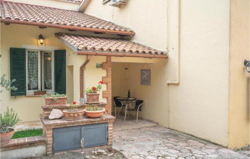 Macerino Apartment | Pet-Friendly Getaway at Flora House 2 with Pool Access