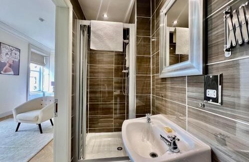 Auchterarder House | Elegant Stay at 'Flora' in Allandale ApartHotel