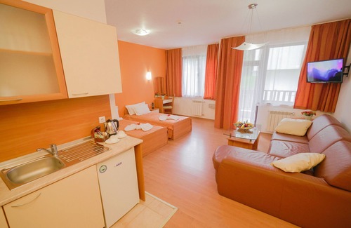 Borovets Apartment | Discover Flora Residence Daisy: Pet-Friendly Retreat with Pool