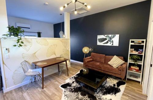Erbs Cove House | Relax at Flora Studio on the Lake with Hot Tub Access
