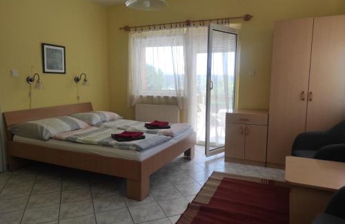 Heviz Apartment | Family-Friendly Flora Villa with High Guest Ratings