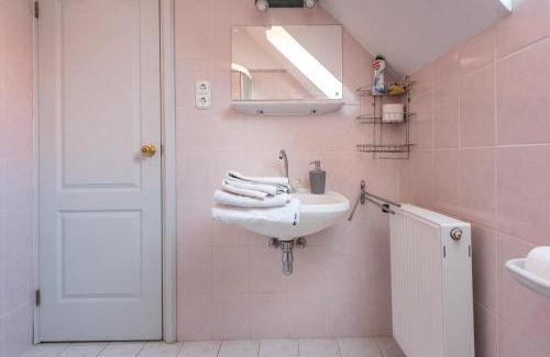 Heviz Apartment | Family-Friendly Flora Villa with High Guest Ratings