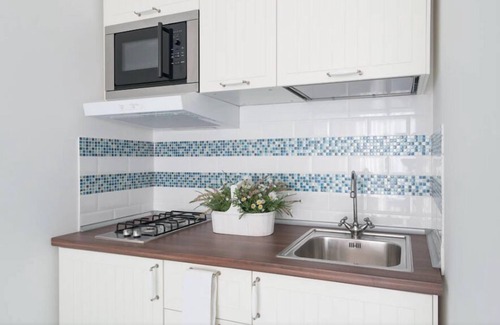 Vomero Apartment | Charming FLORA WIFI SUITE in Chiaia with Spa & Pet Friendly