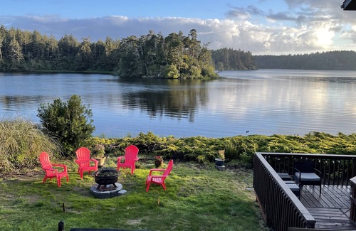 Langlois Apartment | Floras Lake Getaway: Scenic Views with Kayaks & Pool Access