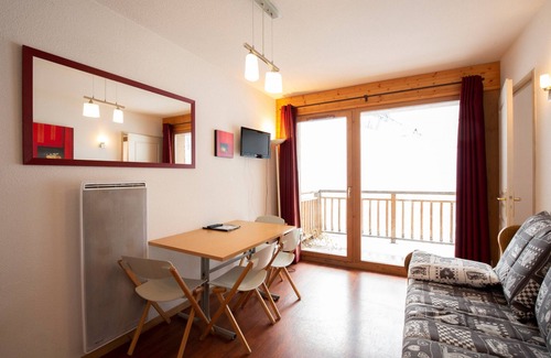 Valfrejus Apartment | Comfortable Family Retreat in Florence - Pet-Friendly Stay