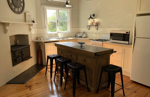 Cessnock Cottage | Family-Friendly Florence Cottage Near Hunter Valley Vineyards