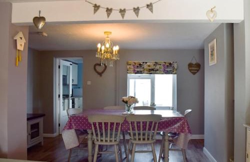 Pakefield House | Pet-Friendly Florence Cottage: 4-Star Stay with High Ratings