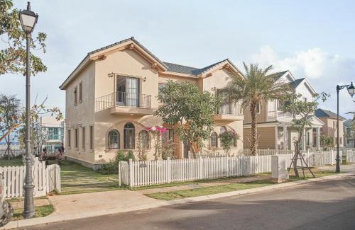 Phan Thiet Villa | Elegant Florence Villa with Oceanfront Pool & Spa Bliss