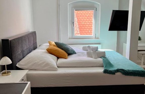 Gries Apartment | Prime Flores City Center Studio with Easy Self-Check-IN