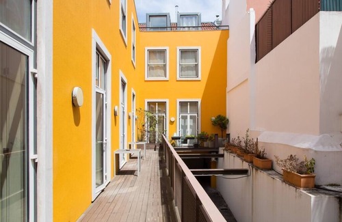 Encarnacao House | Flores Triplex in Chiado with Terrace and Family Amenities