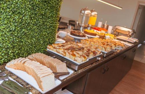 Vila Guilherme Hotel | Floresta Hotel: Comfortable Stay with Breakfast & Accessibility