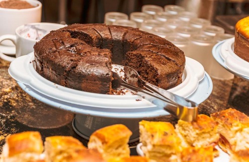 Vila Guilherme Hotel | Floresta Hotel: Comfortable Stay with Breakfast & Accessibility