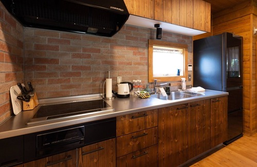 Kitasaku-gun Cottage | Experience Flori: A Cozy Teddy-Inspired Log House Retreat