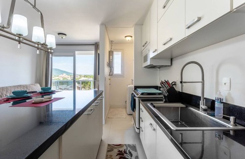 Ingleses Sul Apartment | Oceanview Retreat at Florianópolis, Steps from Praia dos Ingleses